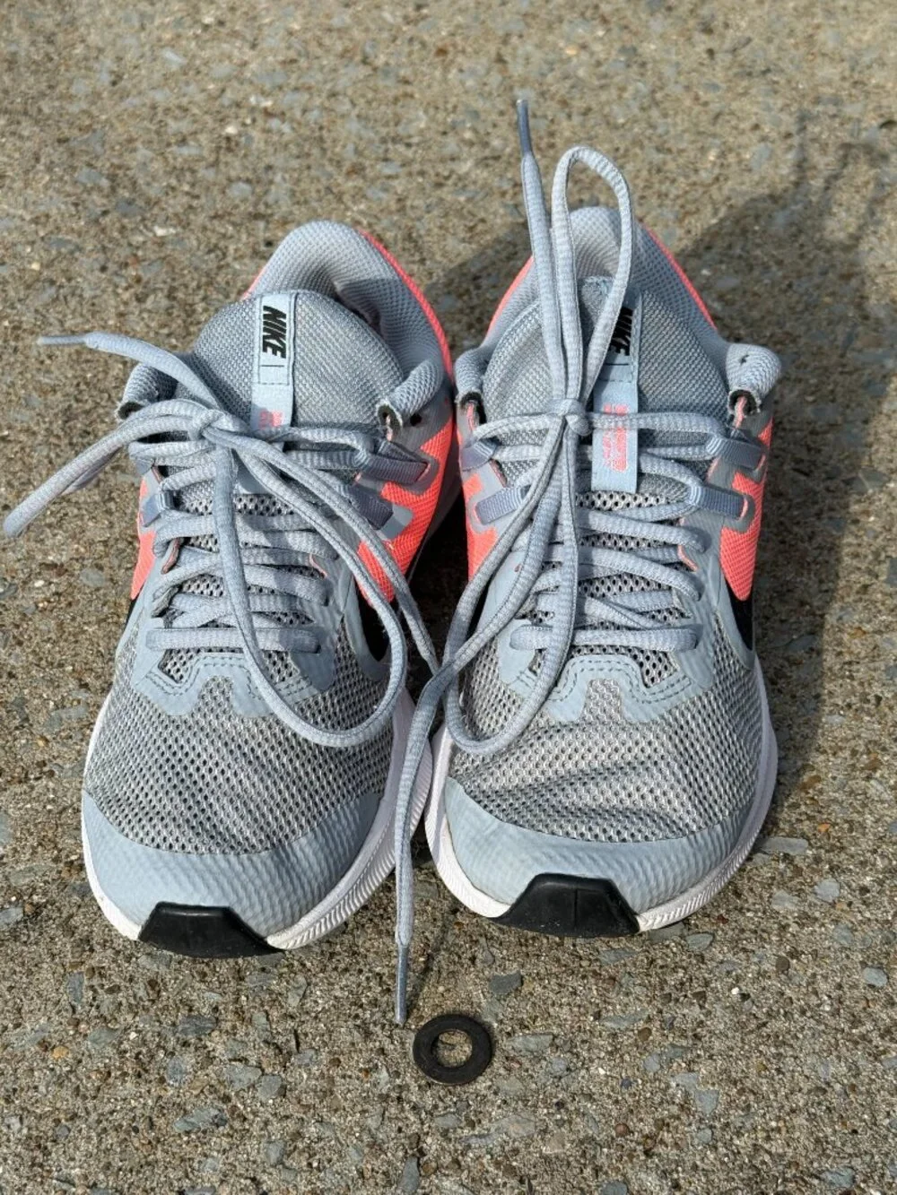 Nike Downshifter 9 Girls 3.5Y Gray Coral Sneakers Sporty Y2K Athleisure Gym 4109
